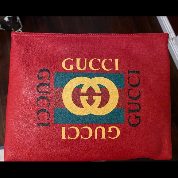 Gucci
Logo Portfolio Pouch Printed Leather Large Clutch - Picture 4 of 4